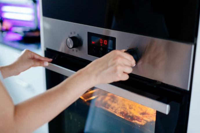 Top 10 Best Electric Ovens To Buy In 2020 (Recessed And Bench!)