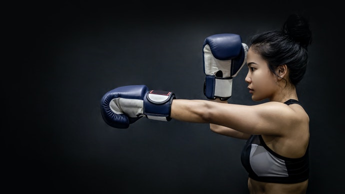 Top 10 Best Muay Thai Gloves To Buy In 2020 (Naja, Everlast And More)