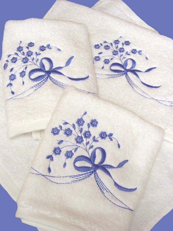Bathrobe set, towel set for men and women, Different bath accessories http://vincentdevois.etsy.com VINCEN… | Embroidered towels, Embroidered bath towels, Towel set